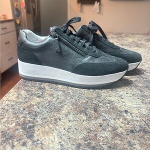 Johnston & Murphy Black Gracie Side Zip Sneakers